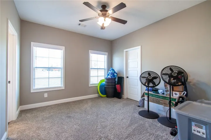 Bedroom 4 w/shared bathroom