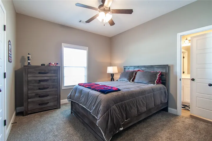 Bedroom 3 w/shared bathroom