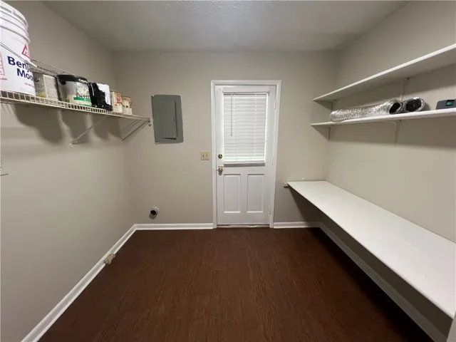 100 side laundry/storage

(pic from before tenants moved in)