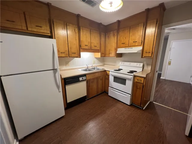 100 Side Kitchen (Pics from before tenants moved in)