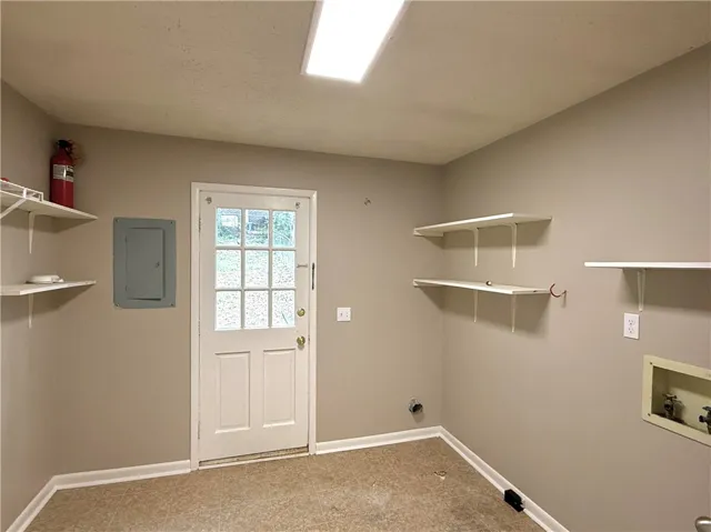 102 side laundry/storage