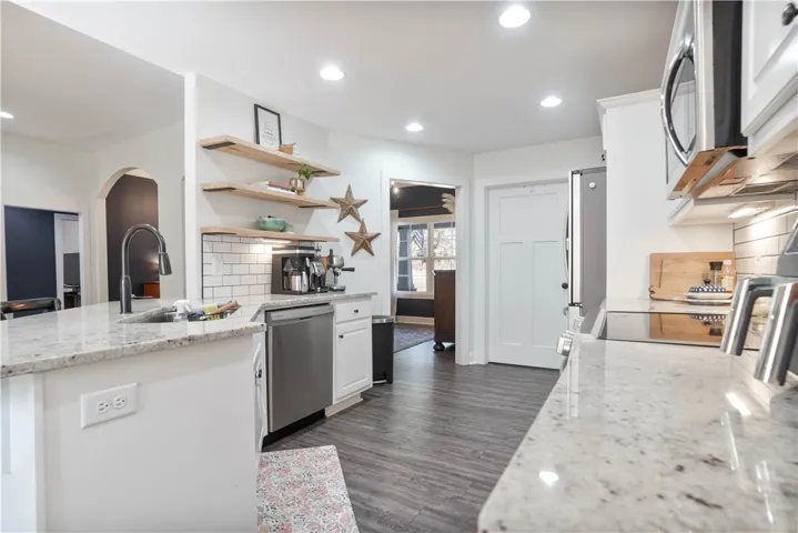 Like New & a Beautiful Open Concept View!