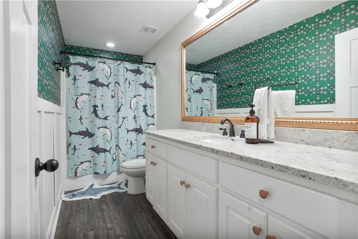 Full Hall Bath
