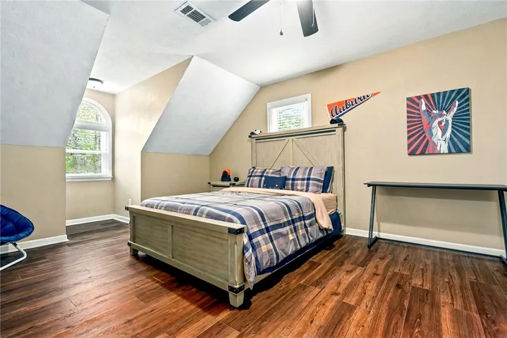 Guest Bedroom 1 - Upstairs
