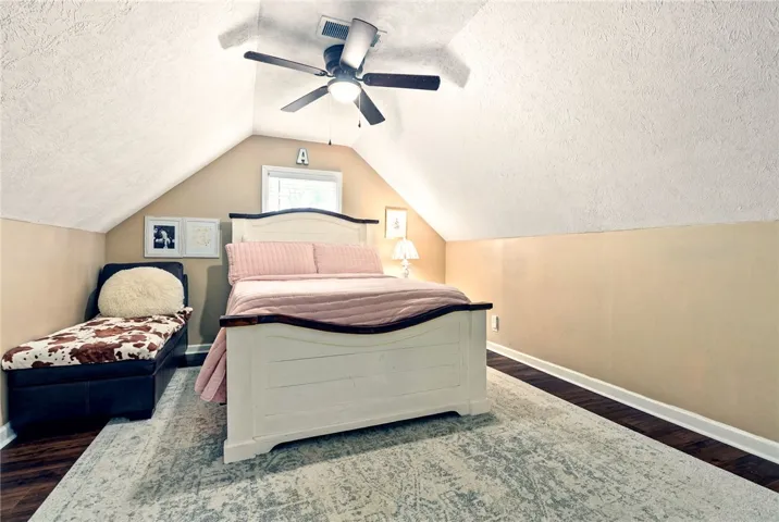 Guest Bedroom 2 - Upstairs