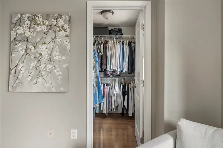 Love this walk in closet