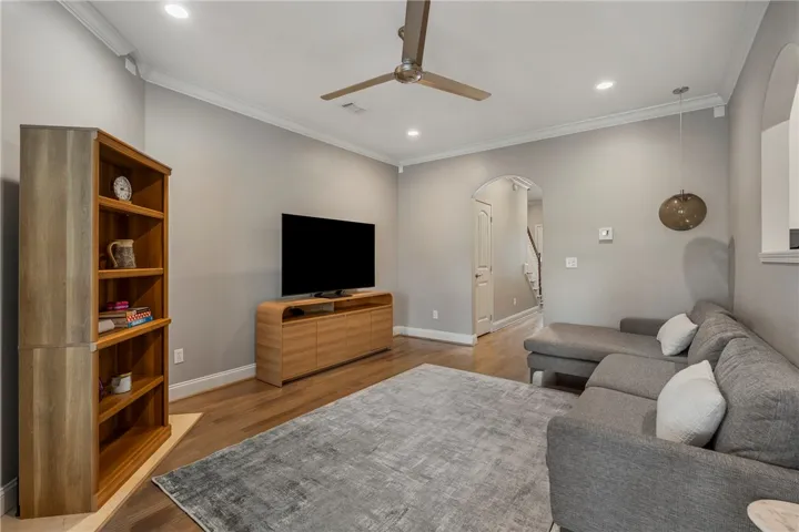 Plenty of space to arrange your furniture.