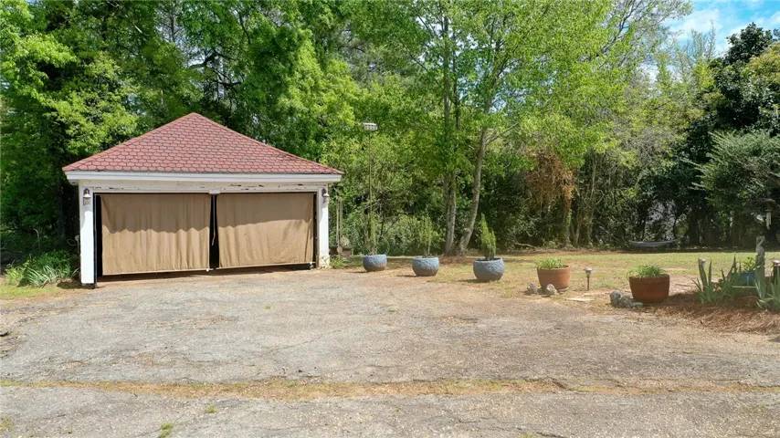 Detached garage