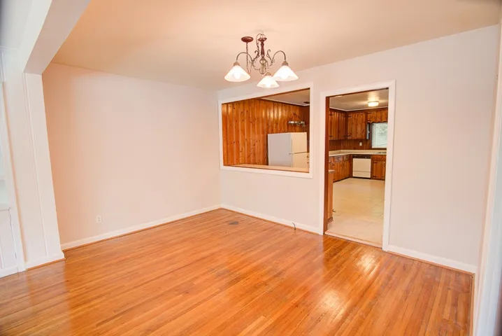 143 Dining Area

(prior to tenants moving in)