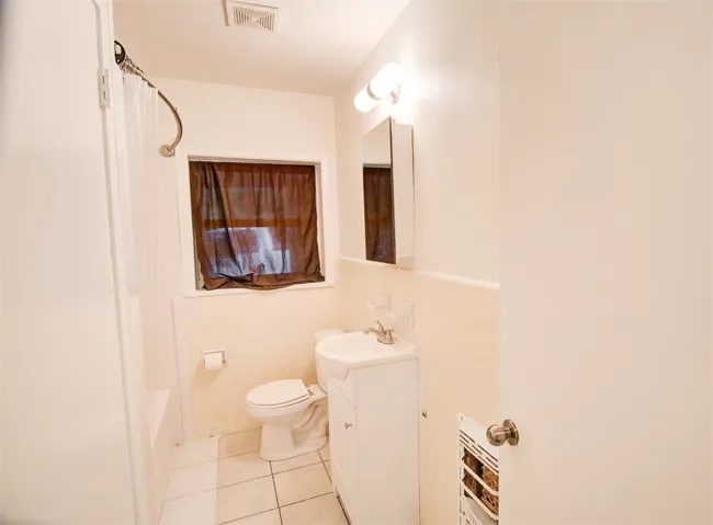 143 bathroom

(prior to tenants moving in)