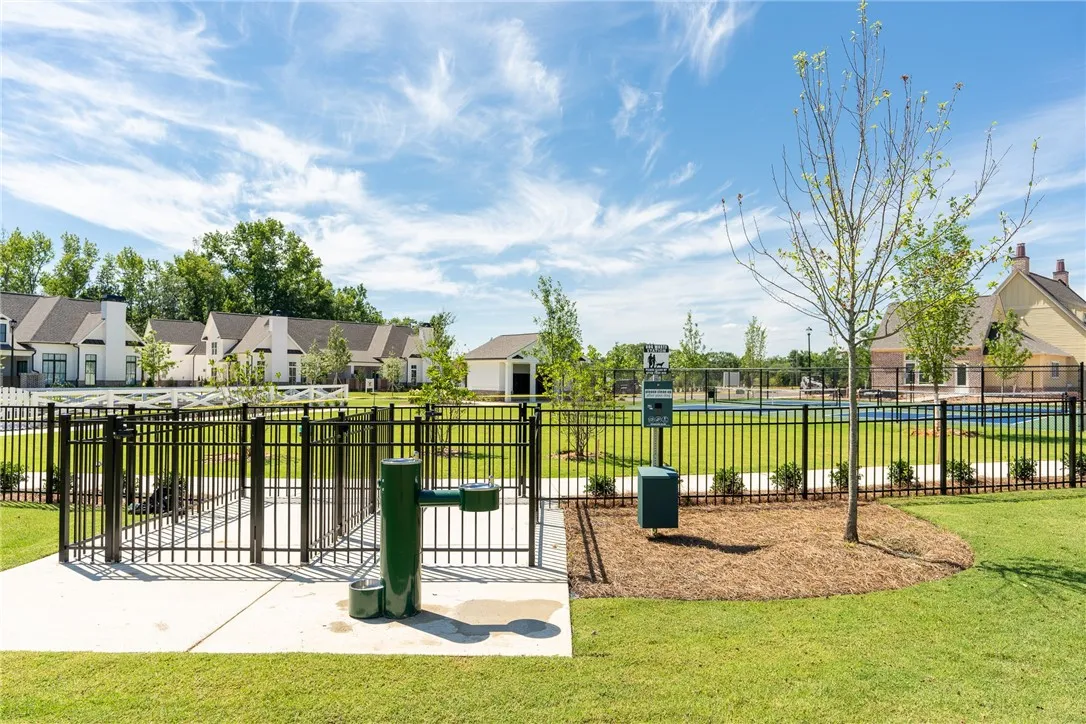 DAWSON CORNER AMENITIES