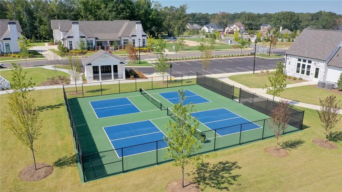 DAWSON CORNER AMENITIES