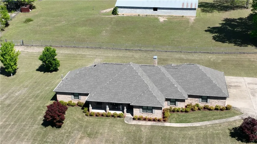 BRAND NEW ROOF -JUST INSTALLED
