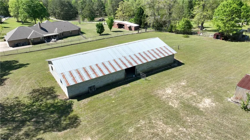 BARN- with a concrete slab- perfect for a workshop or livestock barn