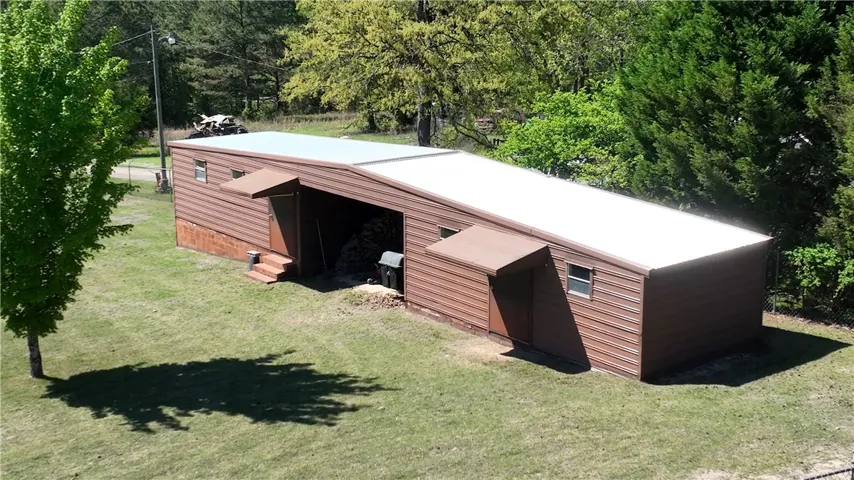 Insulated storage buildings set on blocks