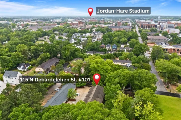 AUsome location.  Only a short walk to downtown & stadium!