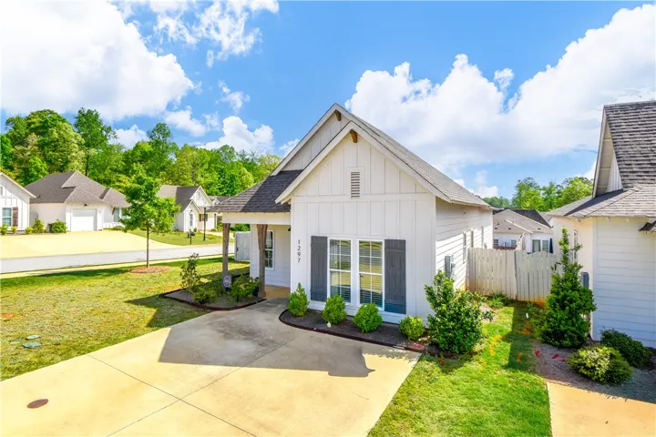 1297 Fox Tail Lane, Opelika, Alabama 36801
