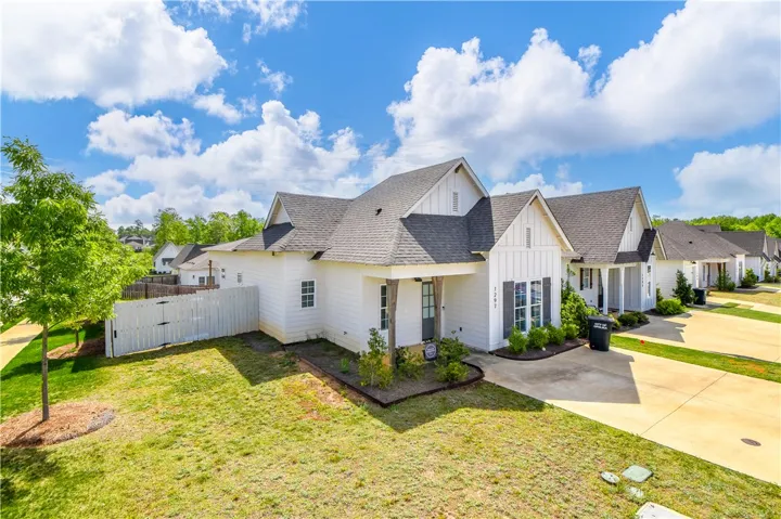 1297 Fox Tail Lane, Opelika, Alabama 36801