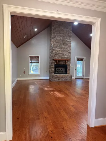 Foyer/Livingroom