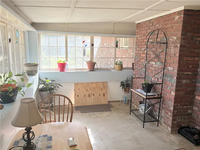 sunroom (not included in sq footage)