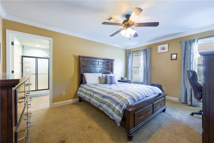 Main bedroom with en-suite bathroom.