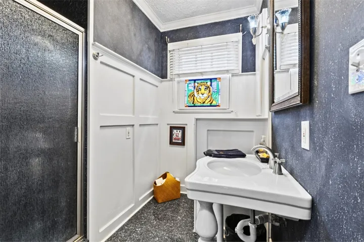 Full bathroom