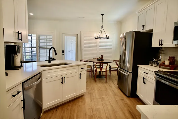 This view shows the overall design and convenience.