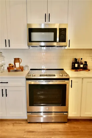 Stainless appliances in the kitchen!
