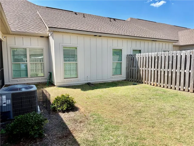Everyone love a little private backyard space.