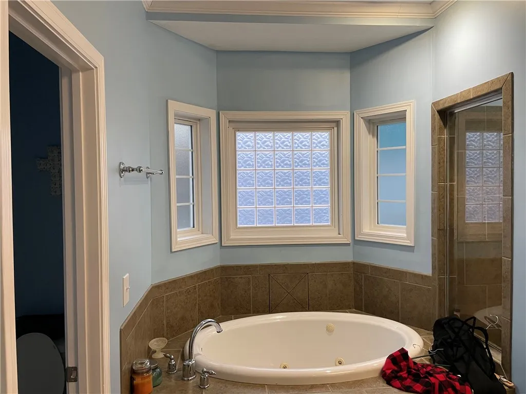 Jetted tub
