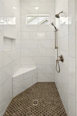 Zero Entry Shower W/ Corner Bench