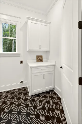Laundry Room W/ Upper & Lower Cabinetry