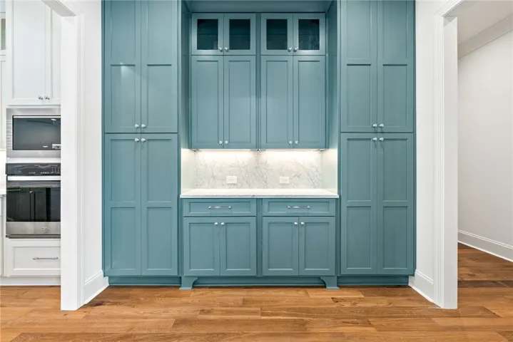 Connecting the dining room and kitchen, the butler’s pantry adds both function and beautifully integrated storage.