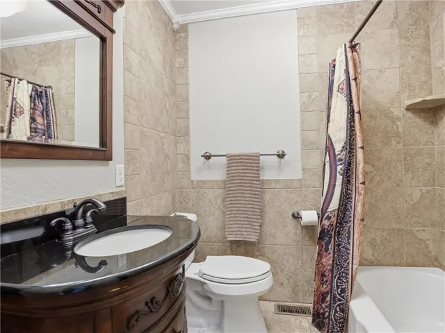 This bathroom features a shower-tub combo, providing both functionality and relaxation.