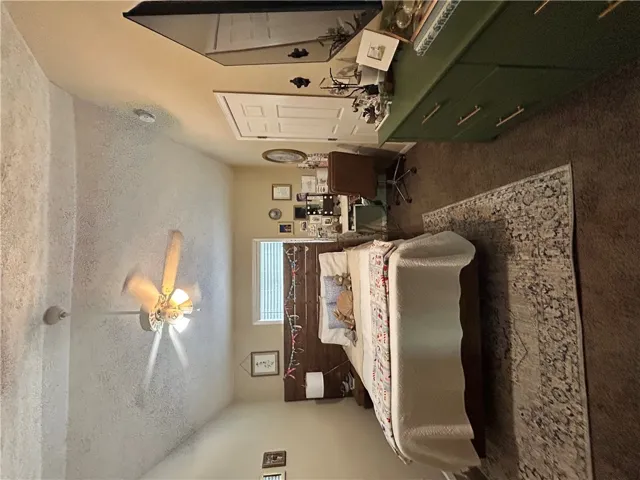 This cozy bedroom provides a comfortable and inviting atmosphere for relaxation and productivity.