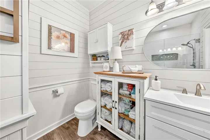 This bright bathroom features pristine white walls and elegant fixtures, creating a refreshing atmosphere.