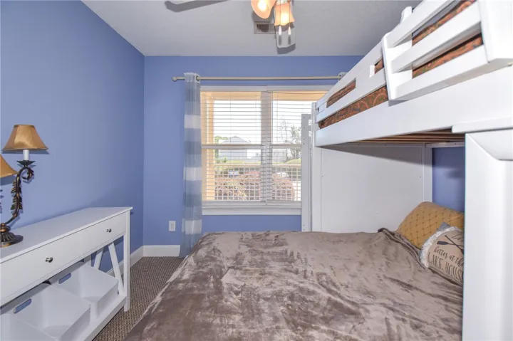 This cozy bedroom provides a comfortable and inviting atmosphere for rest and relaxation.