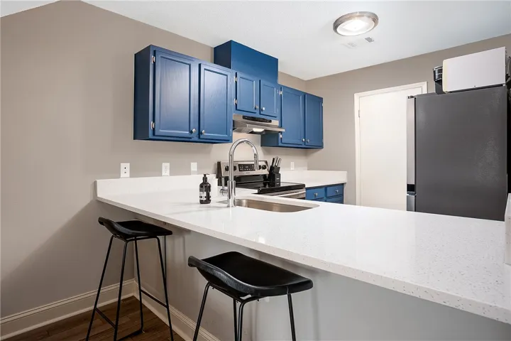 This contemporary kitchen features modern amenities and a practical layout.