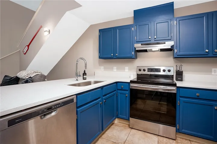 This efficient kitchen offers a functional layout, perfect for everyday living.