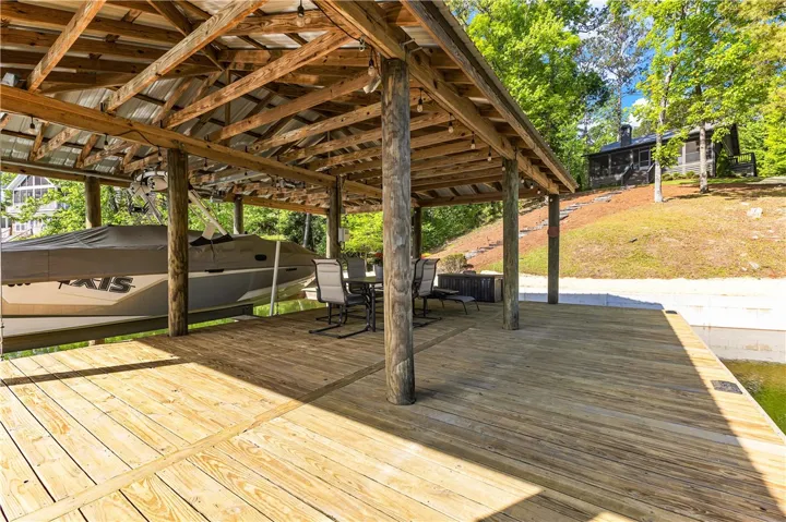 Spacious dock perfect for hosting all day gatherings.