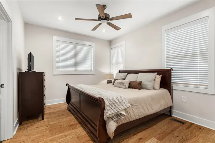 King size bed