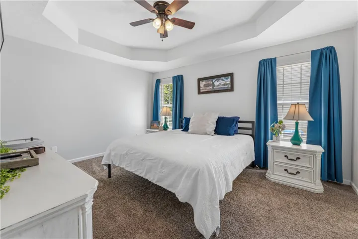 This spacious bedroom offers ample comfort and an inviting​​‌​​​​‌​​‌‌​‌‌​​​‌‌​‌​‌​‌​​​‌​​ atmosphere.