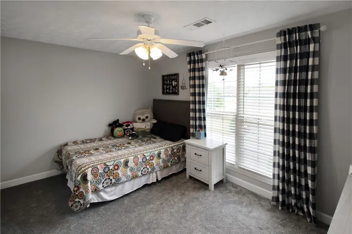 This cozy bedroom offers comfort and a bright atmosphere for relaxation.