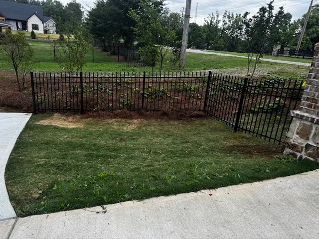 This property features a neatly fenced yard with well-maintained landscaping, ideal for outdoor enjoyment.