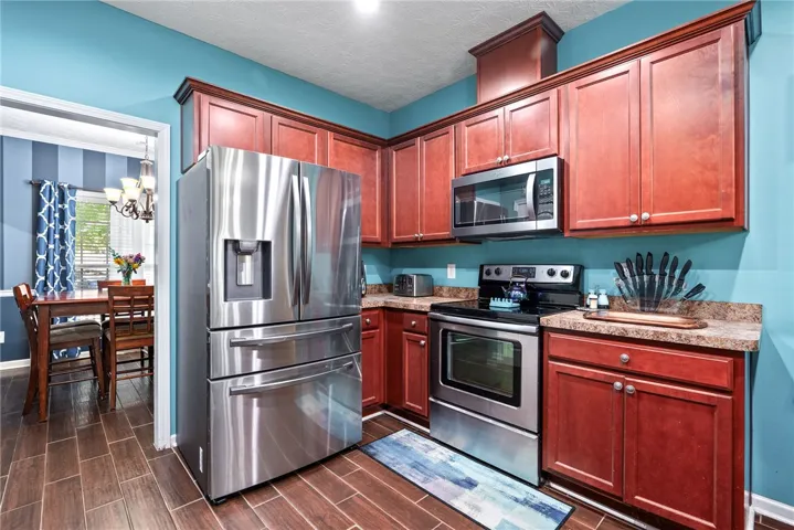 This functional kitchen provides a delightful culinary experience.