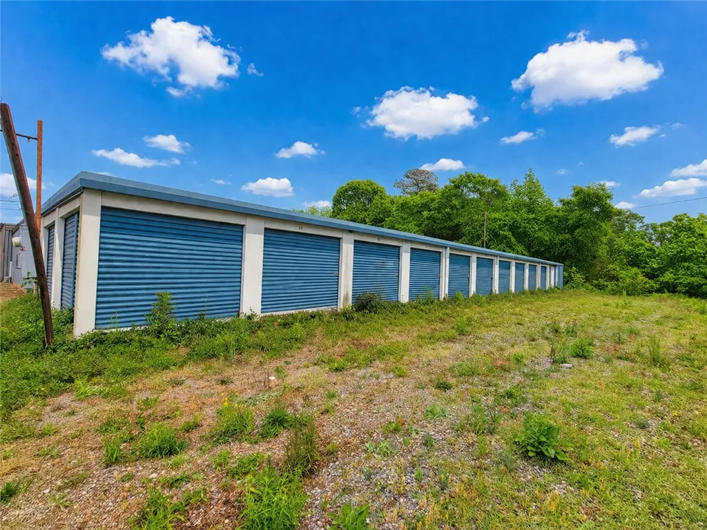 This property features multiple storage units, perfect for various needs and offering practical space solutions.