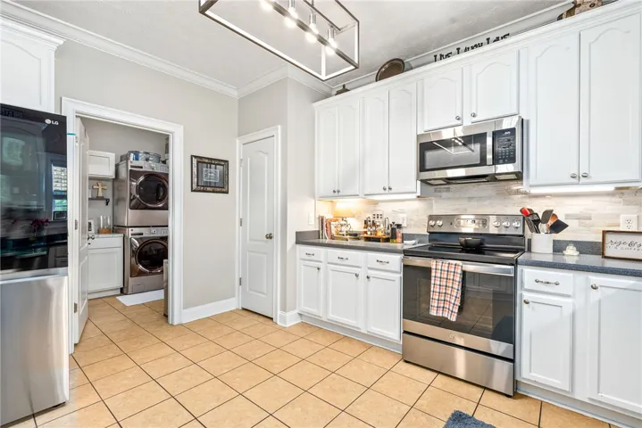 This kitchen offers ample storage and modern amenities, blending style with everyday functionality.