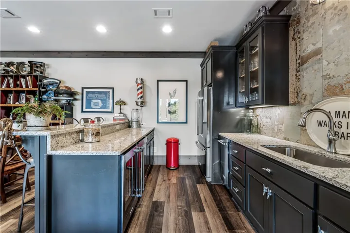 Terrace Level Wet Bar