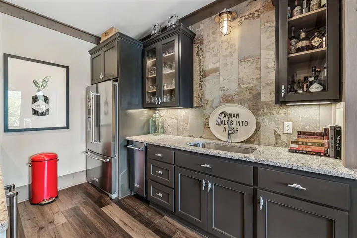 Terrace Level Wet Bar