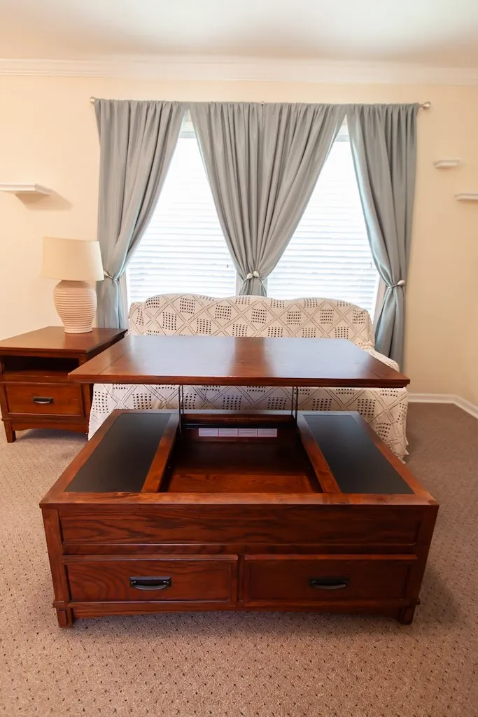 The coffee table has built-in storage.